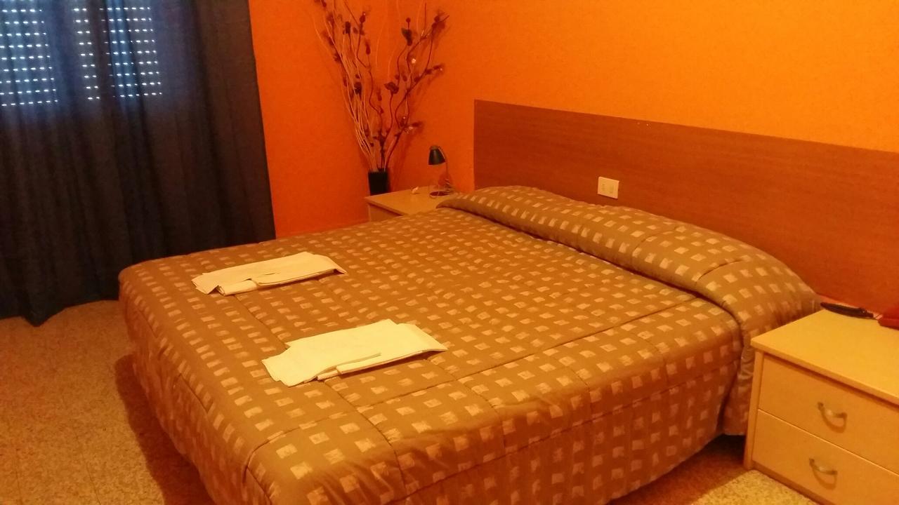 Hotel Violetta Parme Extérieur photo