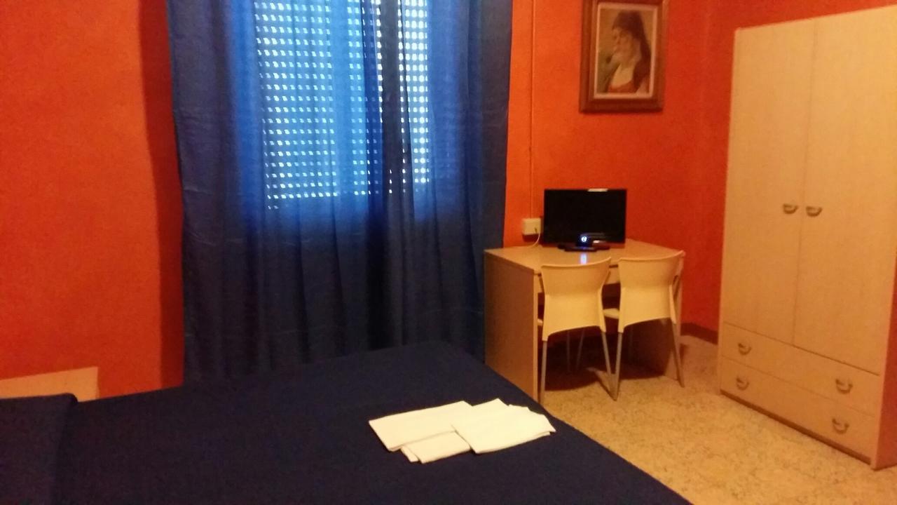 Hotel Violetta Parme Extérieur photo